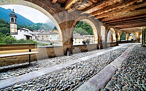 Averara and its ancient arcade