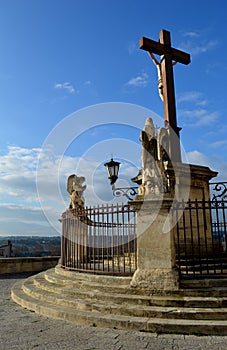 Avignon Cross