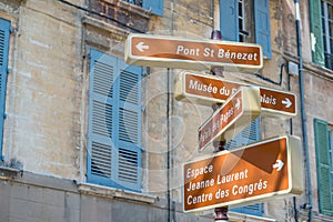 Avignon signpost to landmarks