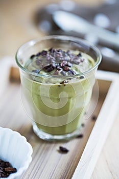 Avocado smoothie with Cacao nibs