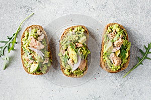 Avocado toast with tuna and arugula