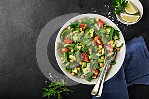 Avocado, tomato, chickpeas, spinach and cucumber salad