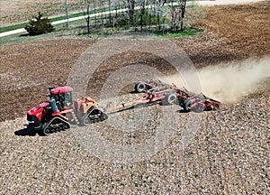 Case 620 Quadtrac tractor pulling a .Kwik-Till HSD 4000 disk crumbler