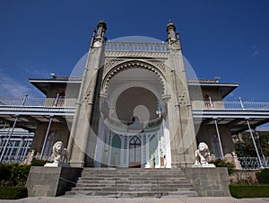 Awake lions on the southern terrace of the Vorontsov Palace