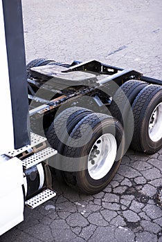 Axles fifth wheel frame and wheels of large semi truck