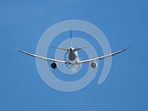 B787 with much wing Flexing in Frankfurt/EDDF