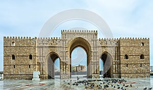 Baab Makkah, ruined fortified Mecca gate with lots of pigeons on the square, Jeddah, Saudi Arabia