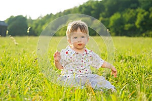 Babe sit on the grass.