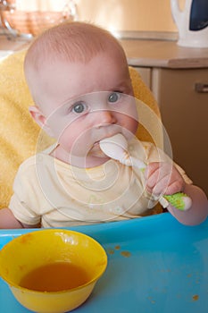 The baby of 7-8 months eats mashed potatoes