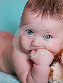 Un bambino ragazzo 