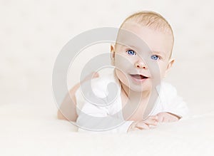 Un bambino ragazzo bianco Contento neonato un bambino un bambino ritratto Carino 