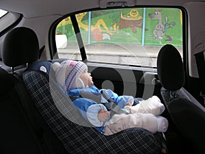 Baby in car img