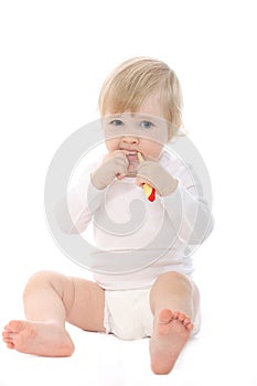 Baby cleaning one's teeth