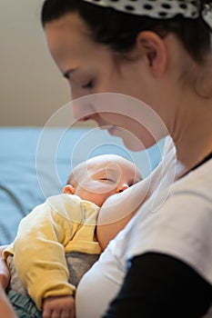 Baby falls asleep during breast-feeding