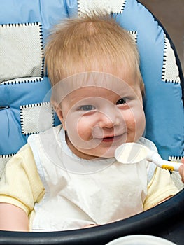 Baby feeding with spoon