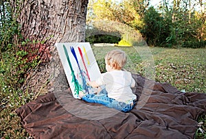 Baby fingerpainting