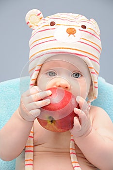 Baby girl bite organic apple