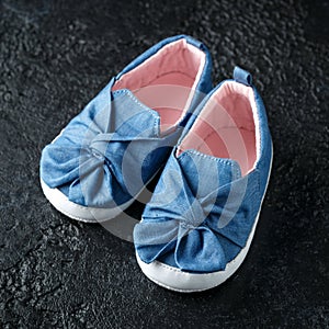 Baby girl first blue denim shoes with bow
