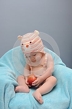 Baby girl hold the apple