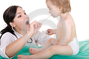 Un bambino pediatra 