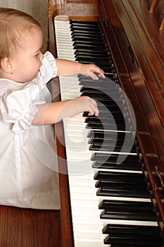 Baby Pianist