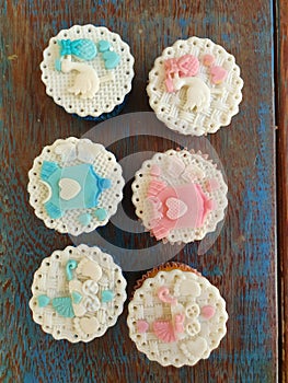Baby shower cupcake foundant