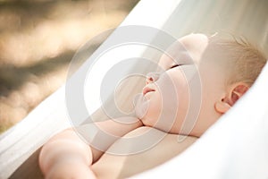 Baby sleep quiet into hammock