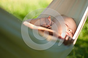 Baby sleep quiet into hammock
