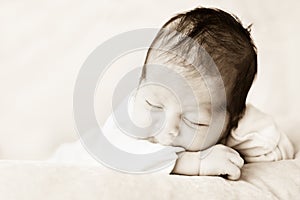 Un bambino dormire 