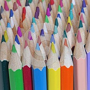 Aligning colored pencil tips