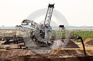 Back-filling machine