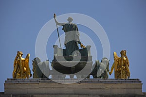 Back view of the Arc de Triomphe du Carrousel Pairs