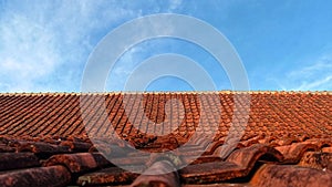 Background photo of a house whose roof is made of clay that is burned until it hardens.