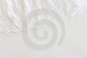 De blanco bordado amable cordón tela 