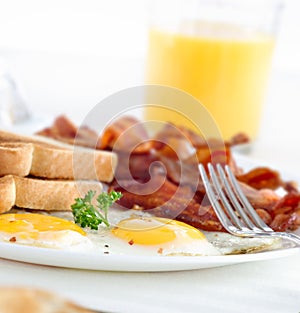 Tocino huevos a desayuno 