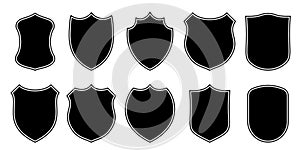 Odznak náplasť štít tvar vektor ikony. futbal alebo klub vojenský polícia oblečenie odznak náplasť prázdny čierny 