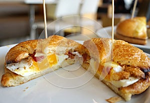 Bagel with egg and katch up