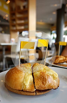 Bagel with egg and katch up