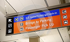 Baggage claim and Ground Transportation sign