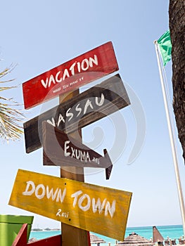 Bahamas distance sign to vacation locations