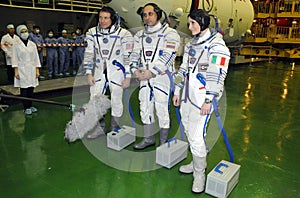 Astronauts Virts, Shkaplerov and Cristoforetti in Sokol suits