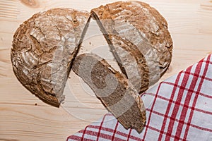 Bake farmhouse bread yourself - bread crust