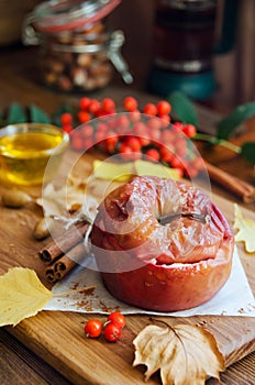 Baked apple with honey