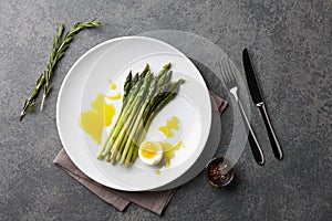 Baked asparagus with boiled egg