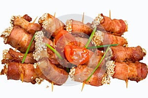 Baked bacon rolls with sesame