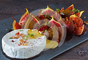 Baked Camembert with figs