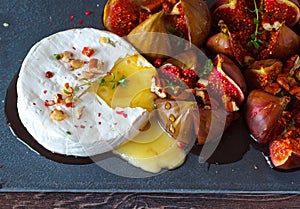 Baked Camembert with figs