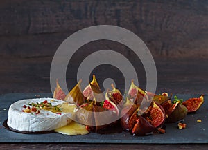 Baked Camembert with figs