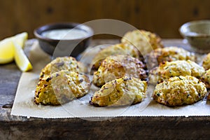 Baked cauliflowers and leek snacks