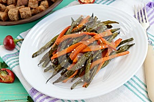 Baked green beans and carrots - vegan diets